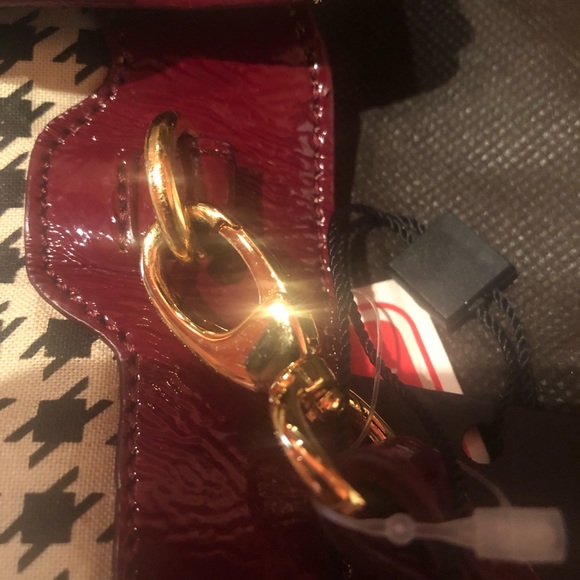 NWT Hobo Crimson patent leather clutch/ wristlet. Great Holiday Item